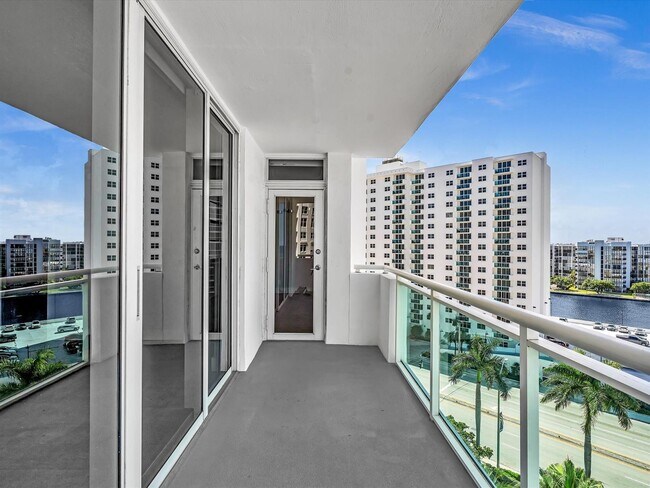 Foto del edificio - 3001 S Ocean Dr