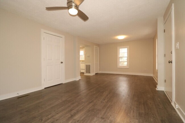 Foto del edificio - 2511 Larry St SW