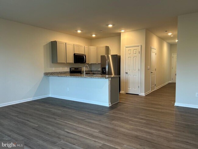 Building Photo - 167 Rae Ct