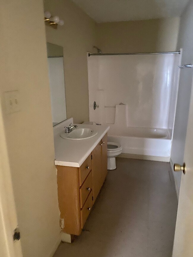 Building Photo - Monthly Paid Rent