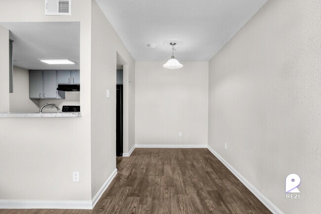 Foto del edificio - 13100 Stonefield Dr