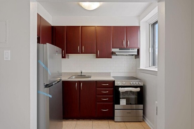 Interior Photo - Arbor Village - 1073 Hollington