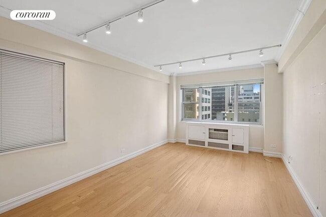 Building Photo - 333 E 46th St