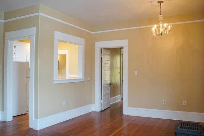 Building Photo - Urban DREAM! Spacious Corner 1-Bedroom w/F...