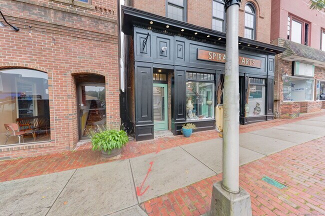 Building Photo - 750 Main St