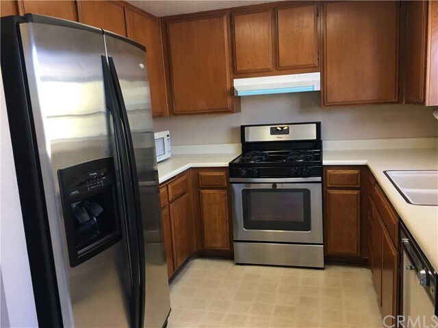 Foto del edificio - 2030 S Bon View Ave