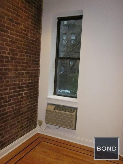 Foto del edificio - 332 E 93rd St