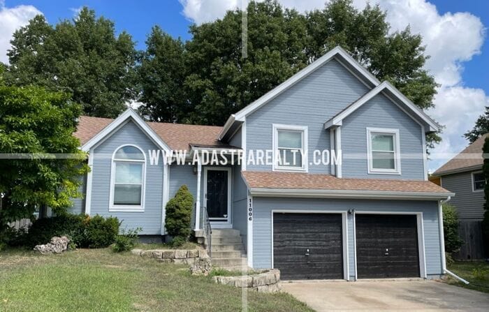 Foto principal - Gorgeous Shawnee Mission NW Home-Available...