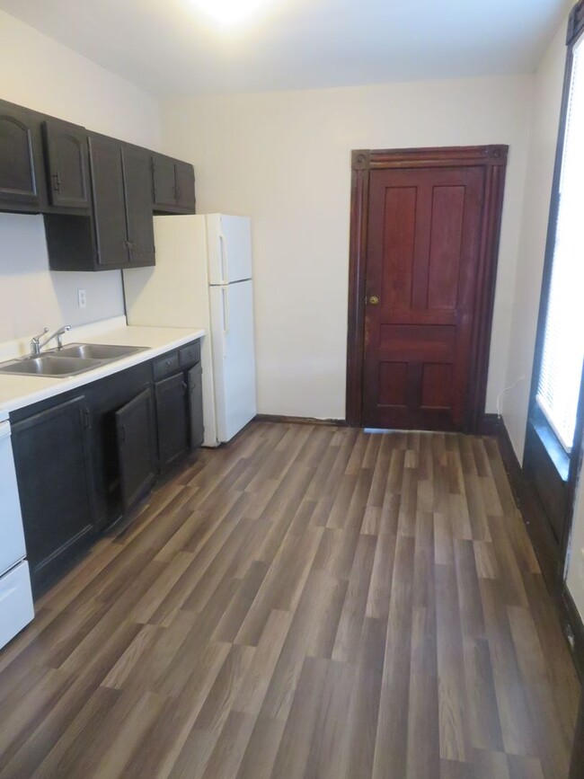 Building Photo - 1307 Forest Ave