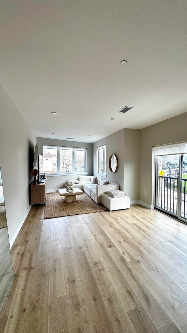 Foto del edificio - 203-205 Randolph Ave Unit# 101