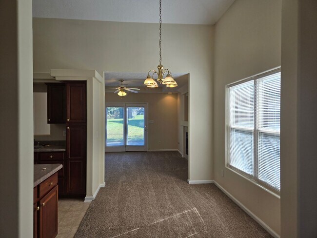 Foto del edificio - Leestown Rd Area - Spring Valley 250929