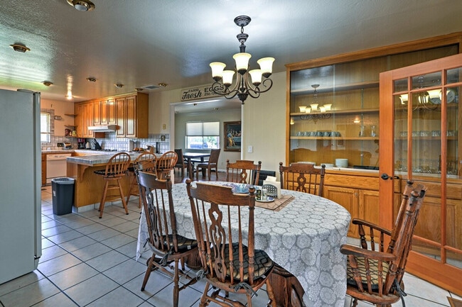 Foto del edificio - 10505 Center Ave