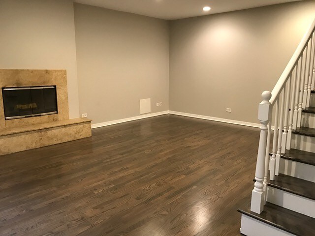 Piso de madera y cubiertas con nuevo acabado - 1923 W Erie St