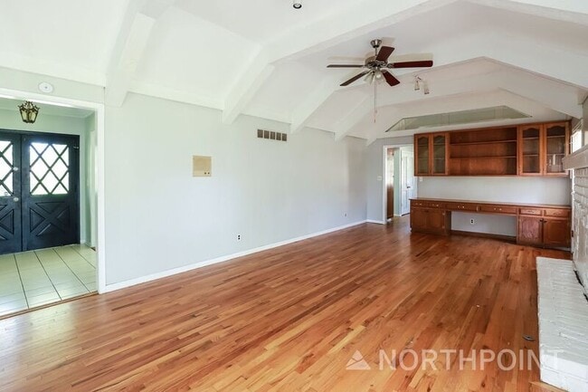 Foto del edificio - 4321 Briarcliff Rd