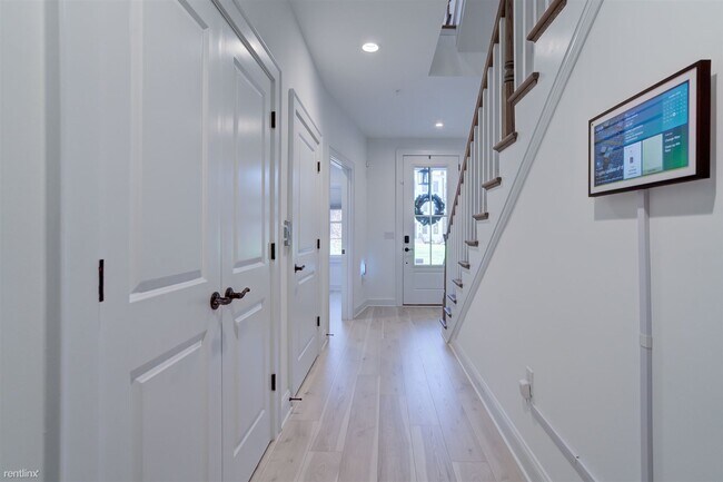 Building Photo - 5 br, 4.5 bath Townhome - 342 Purbrook Ln