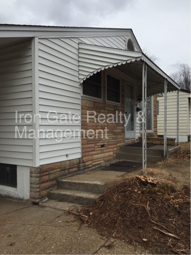 Building Photo - 135 McAlpine Dr