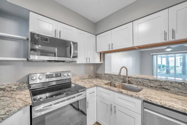 Building Photo - Charming Condo in Stonesthrow – Modern Com...