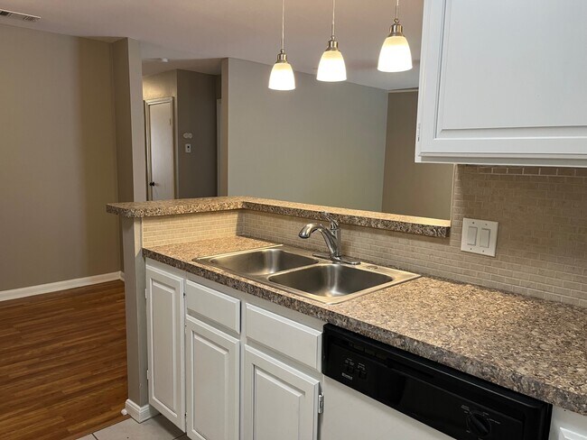 Kitchen - 2401 Sycamore Ave