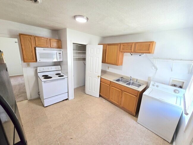 Foto del edificio - HOME IN HAMPTON FOR RENT!