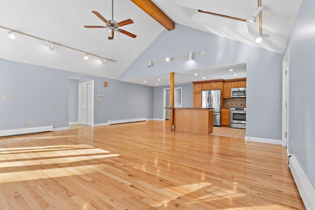 Foto del edificio - 77 Colonial Rd