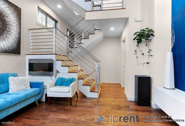 Building Photo - 2 br, 2.5 bath Townhome - 913 Martin Luthe...