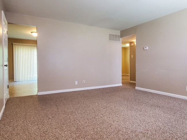 Building Photo - 5526 Humbert Rd