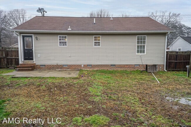 Building Photo - 3 br, 2 bath House - 315 E Gilbreath St