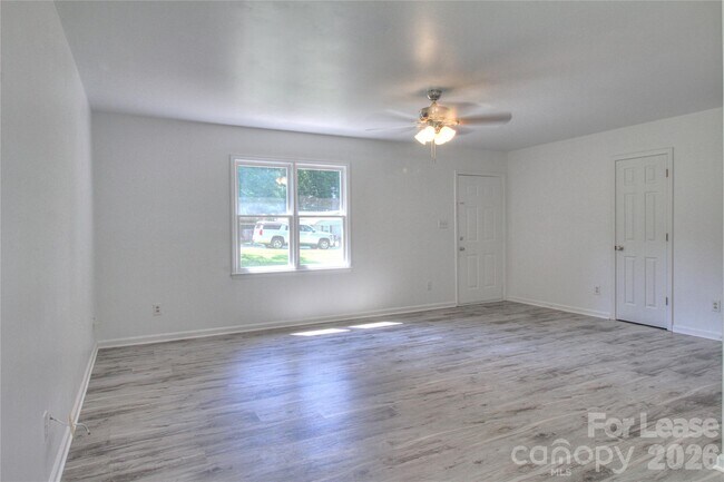 Foto del edificio - 1015 Sharon Dr