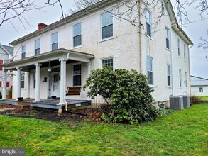 Building Photo - 203 E Main St