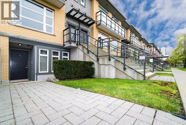 Photo du bâtiment - 5568 Kings Rd