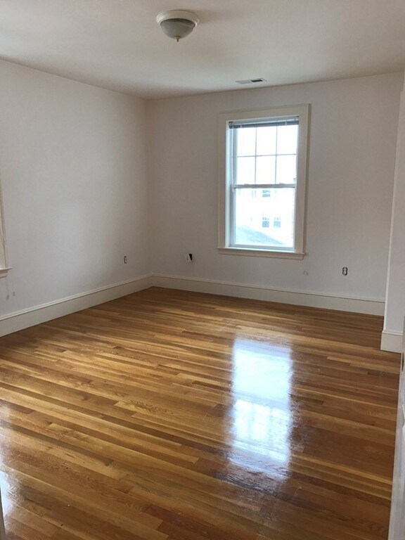 Building Photo - 11 Dalton Rd