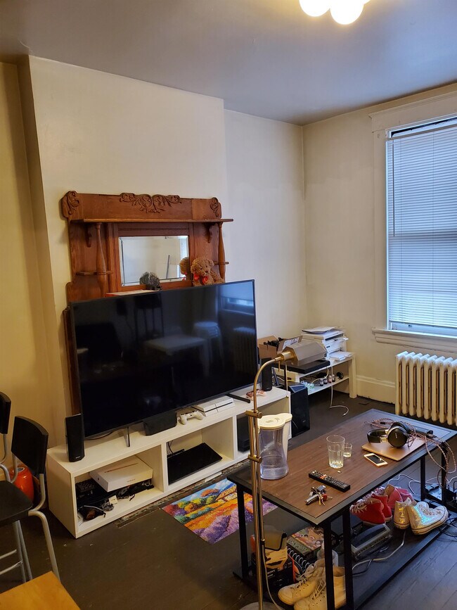 17 W Hollister St Unit 2, Cincinnati, OH 45219 Room for Rent in Cincinnati, OH