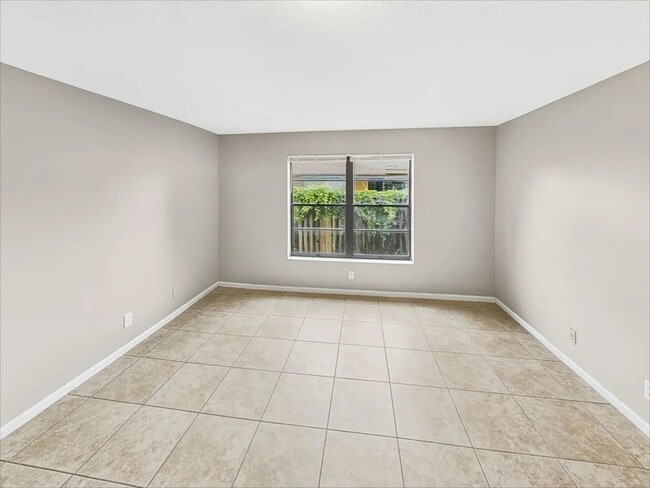 Building Photo - 784 Ryanwood Dr