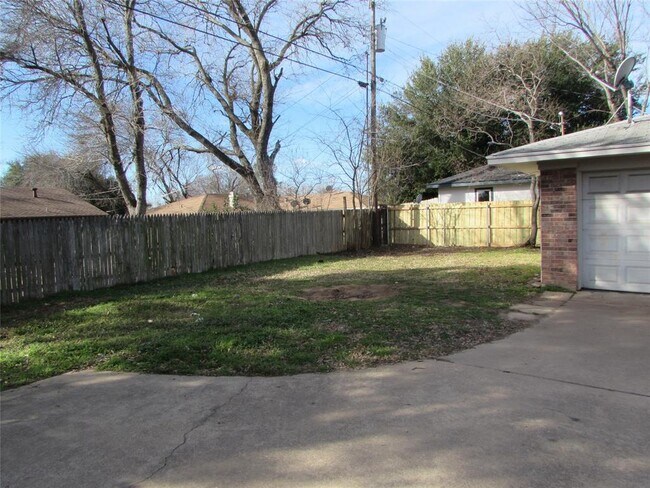 Building Photo - 2112 Spanish Trail