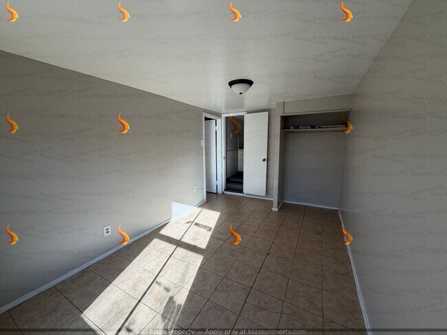 Foto del edificio - 3001 Curtis Dr