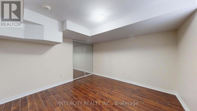 Building Photo - 392 Derrydale Dr