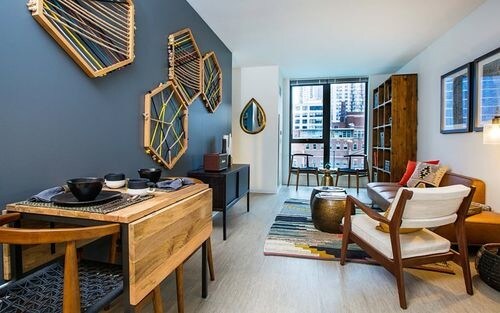 Building Photo - 160 W Superior St