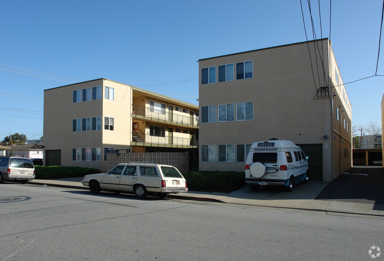 Building Photo - 490 Idaho St