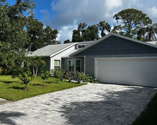 Foto del edificio - 3024 Woodpine Cir