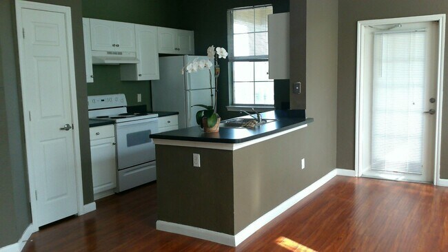 Foto del edificio - 860 N Orange Ave