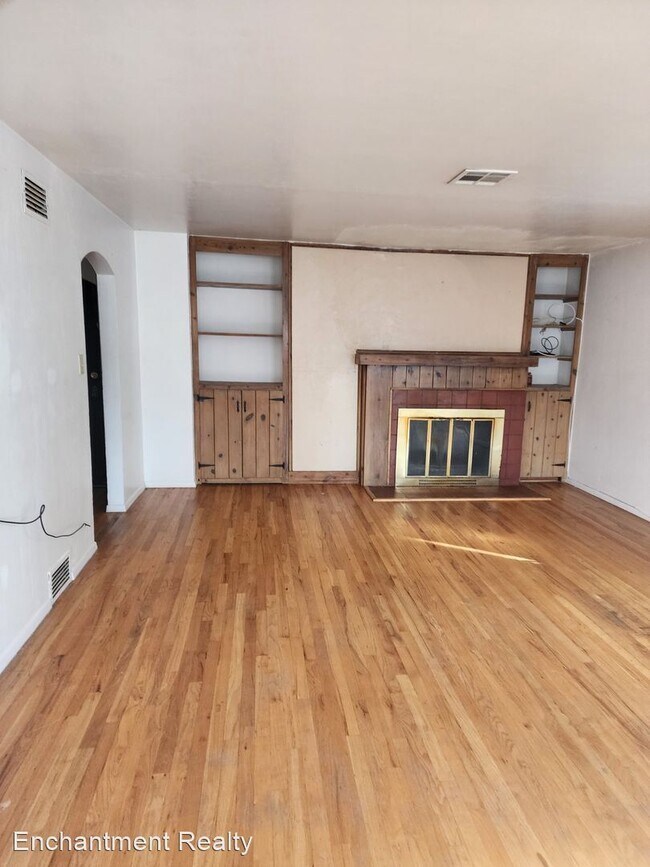Building Photo - 3 br, 2 bath House - 500 E 21st St.