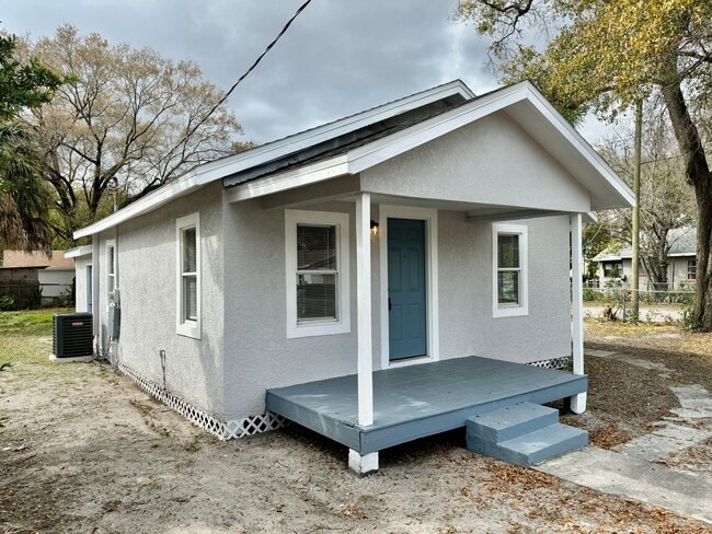 Photo - Fully Remodeled 2/1 in the heart of Tampa House