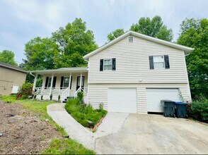 Building Photo - 979 Falcon Crest Dr