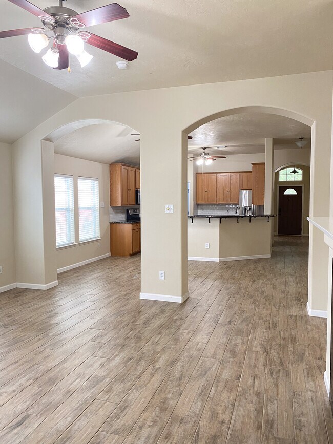 Foto del edificio - 17802 Oakridge Canyon Ln