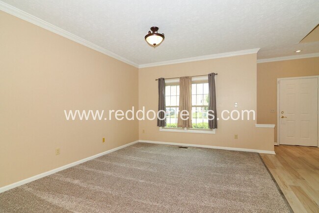 Foto del edificio - Coming Soon! A SINGLE-FAMILY HOME SITUATED DOWN THE STREET
