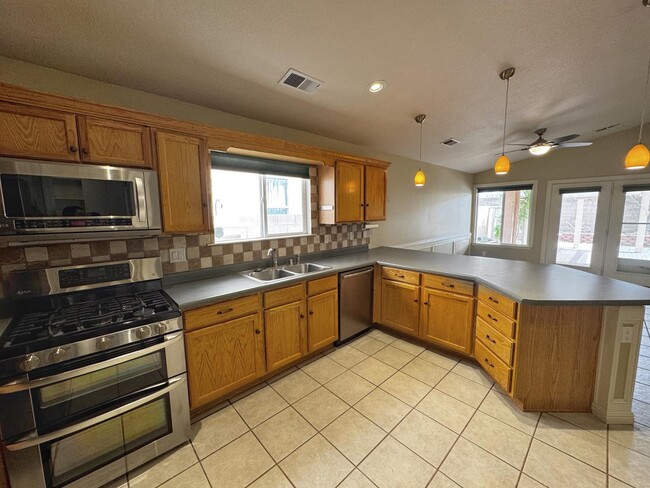 Foto del edificio - 8608 Quail Creek Ct NE