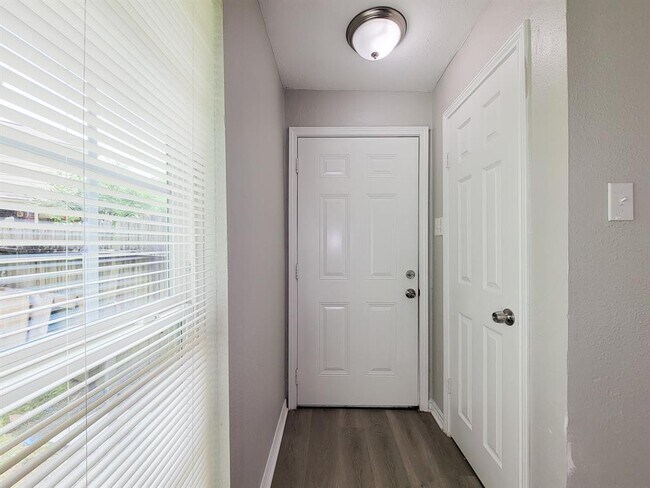 Foto del edificio - 15814 Murrelet Ct