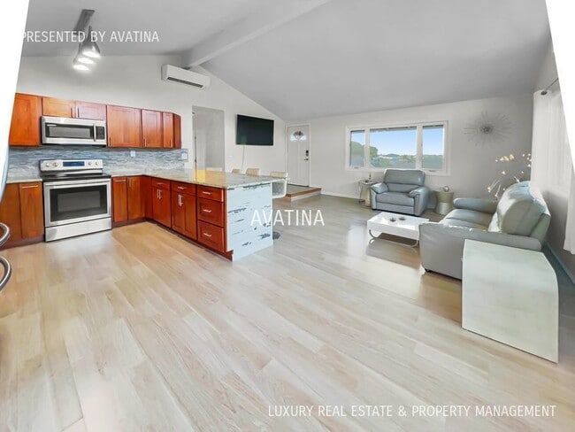 Building Photo - 1389 Nanialii St