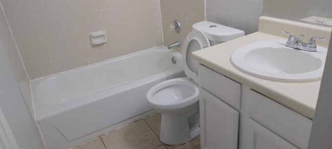 Foto del edificio - 7718 W Gulf Bank Rd