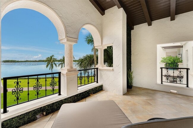 Building Photo - 2331 Fisher Island Dr